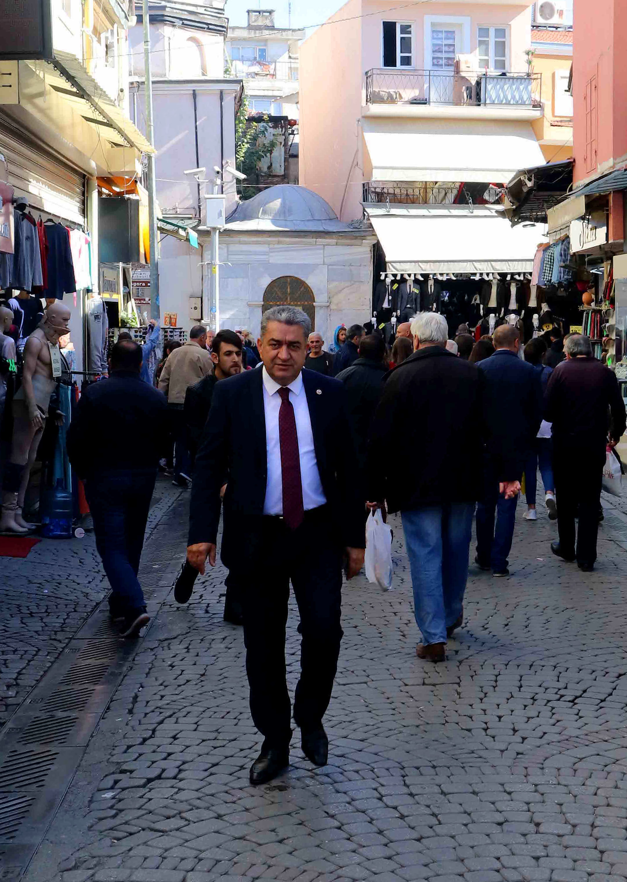 CHP’li Serter: Zeybek oynamak doğuştan İzmirlilere yakışır