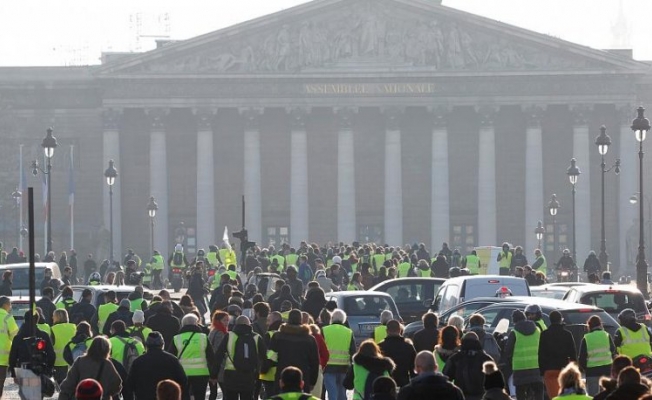 'Sarı yelekliler' protestoya devam ediyor