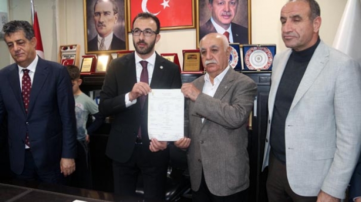 22 yıllık CHP'li AKP'ye geçti