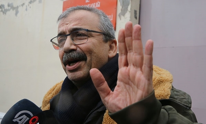 HDP'li Sırrı Süreyya Önder cezaevine teslim oldu