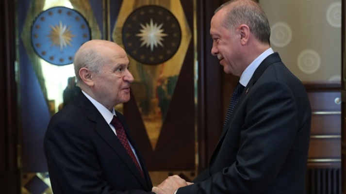 MHP'den AKP'ye 2 ilde daha 'jest'!
