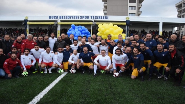 Buca'da yıldızlar sahada