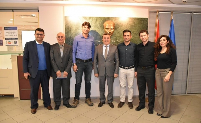 Başkan Batur İzmir İnşaat Mühendisleri Odasını ziyaret etti