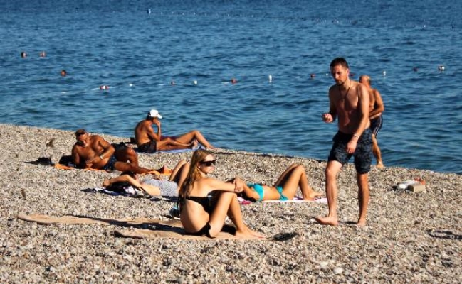 Aralık'ta Antalya'da deniz keyfi