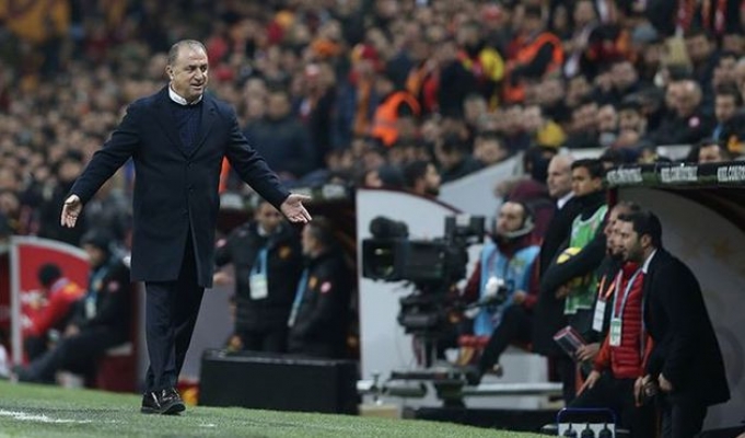 Galatasaray'da taşlar yerinden oynayacak!