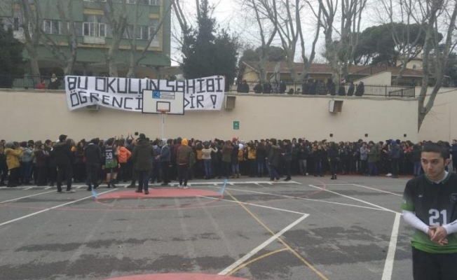 Kadıköy Anadolu Lisesi'nde 'dini sohbete götürme' isyanı