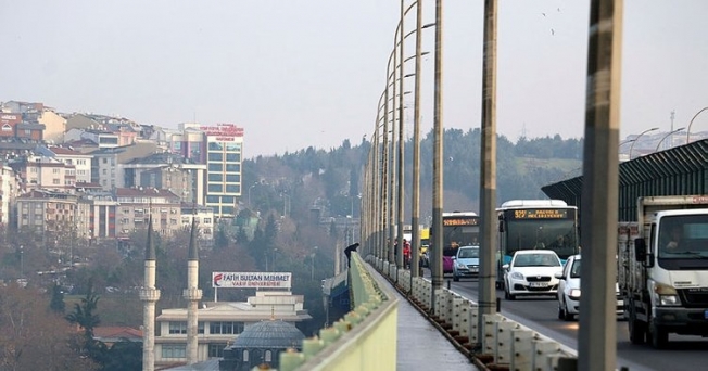 Haliç Köprüsü'nde intihar girişimi