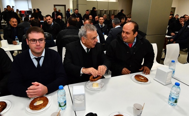 Kocaoğlu'ndan ESHOT'a şafak vakti ziyaret