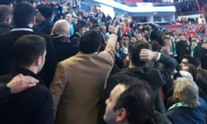 Aday tanıtım toplantısında AKP'liler birbirine girdi