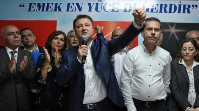 Menemen Belediye Başkanı Serdar Aksoy, partisinden istifa etti