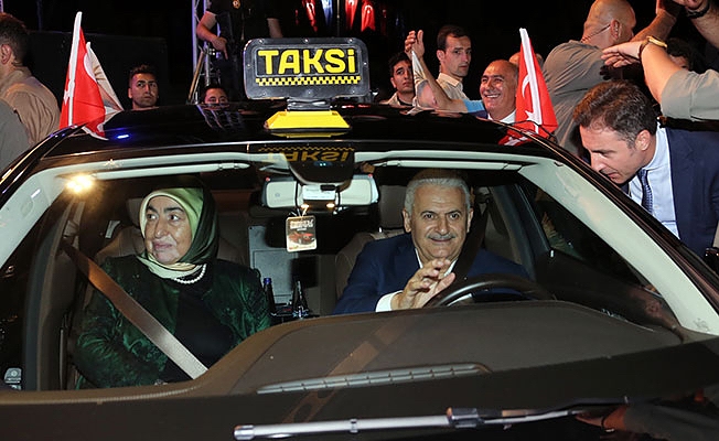 Taksicileri de ortada bıraktı: Yıldırım'dan Uber'e konfor övgüsü