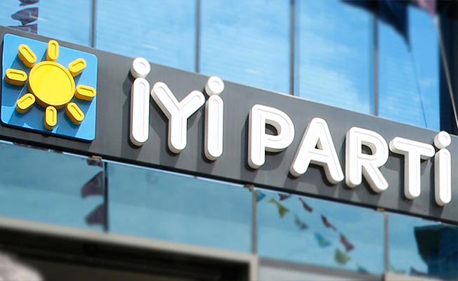 CHP'de toplu istifa: Birlikte İyi Parti'ye geçtiler