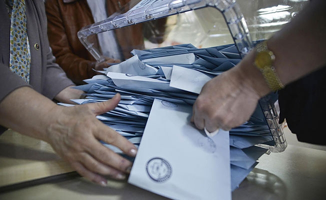 İyice suyunu çıkardılar: 5 bin 800 nüfuslu ilçede 5 bin 900 'seçmen' var!