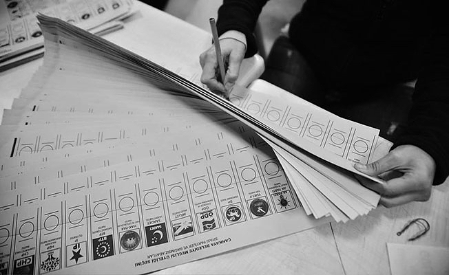 Nüfus Müdürlüğü'nden uyarı: 363 bin 555 kişi oy kullanamayabilir