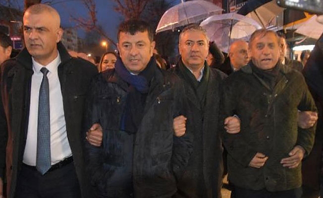 CHP'liler 'Tank Palet' işçileriyle omuz omuza