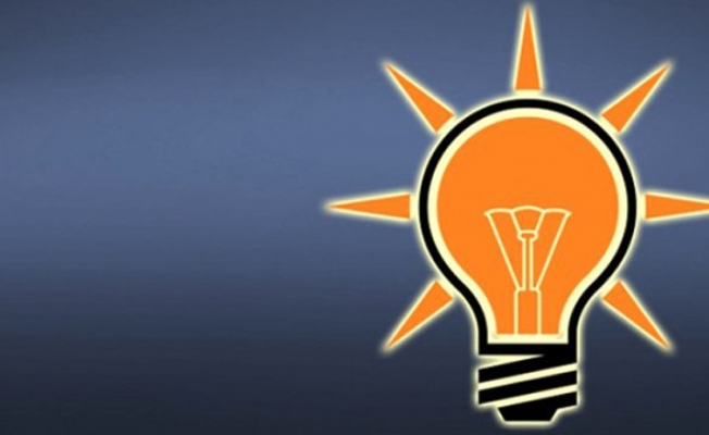 AKP'de Kadın Kolları Başkanı'na belediyeden maaş