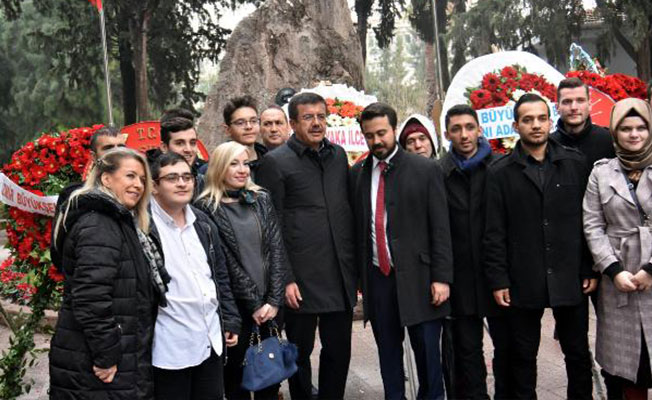 AKP'liler Zübeyde Hanım'ın mezarında