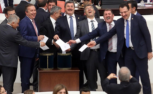 Emeklilikte yine AKP'ye takıldılar!