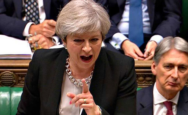 Brexit anlaşmasını reddeden İngiltere Parlamentosu'ndan hükümete güvenoyu