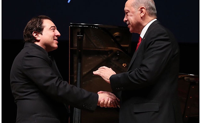 Erdoğan koruma ordusuyla birlikte Fazıl Say konserinde: Sevgili Fazıl...
