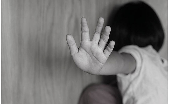 12 yaşında çocuk ikiz bebek doğurdu