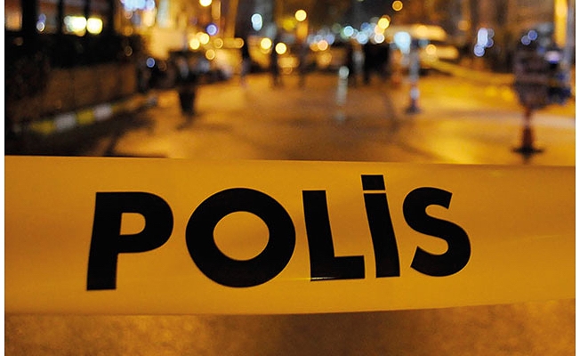 İstanbul'da bir motosiklet önce yayaya sonra duraktakilere çarptı