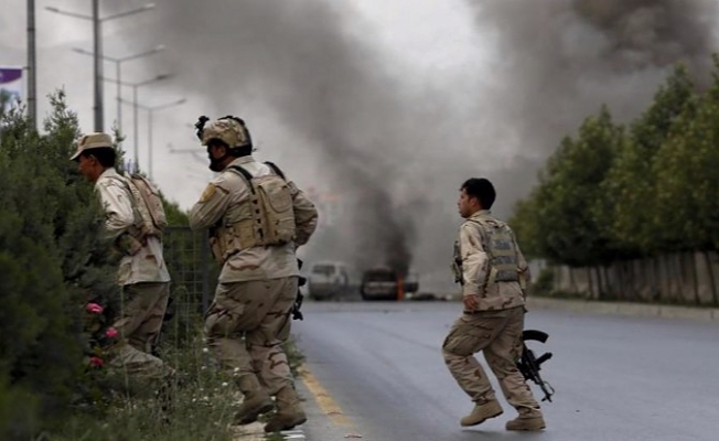 Taliban askeri üs bastı: Yüzden fazla ölü