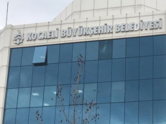 Belediye binasına ateş açıldı