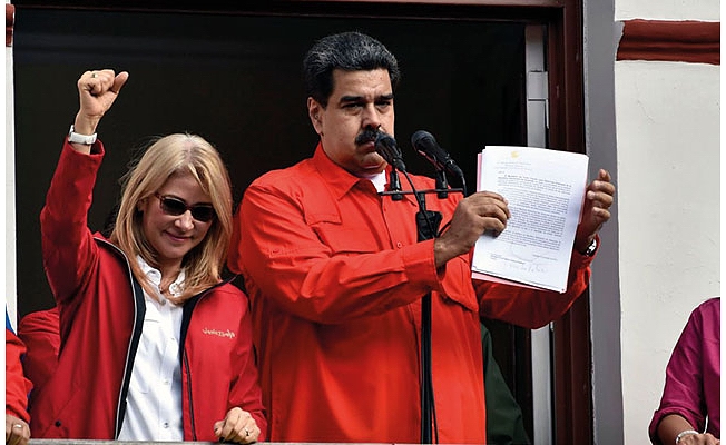 'ABD, Venezuela'daki darbe girişiminin arkasında değil tam önünde'