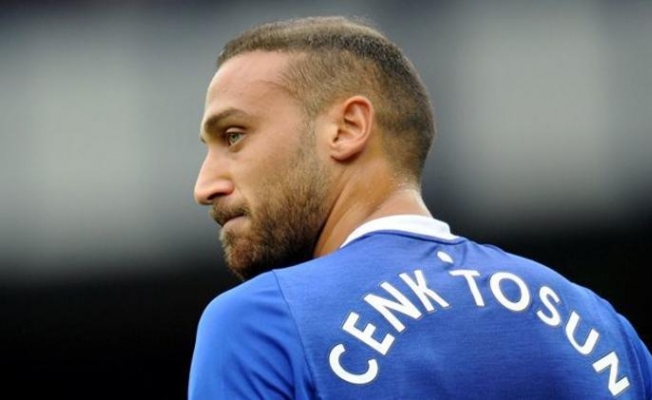 Cenk Tosun Premier Lig'de kalıyor