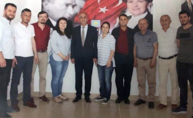 İYİ Parti'de ilçe teşkilatı topluca istifa etti, CHP'ye geçti