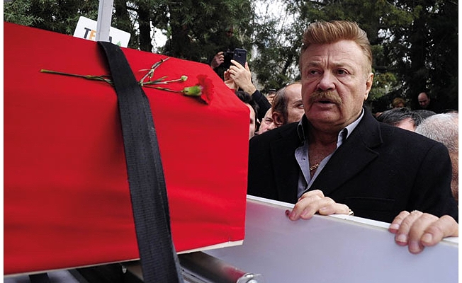 Gruda'nın cenazesinde parası çalınmış: Nuri Alço her cenazeye 5 bin lirayla mı gidiyor?