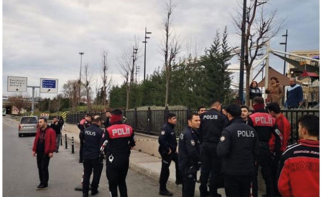 İstanbul'da AVM önünde silah sesleri