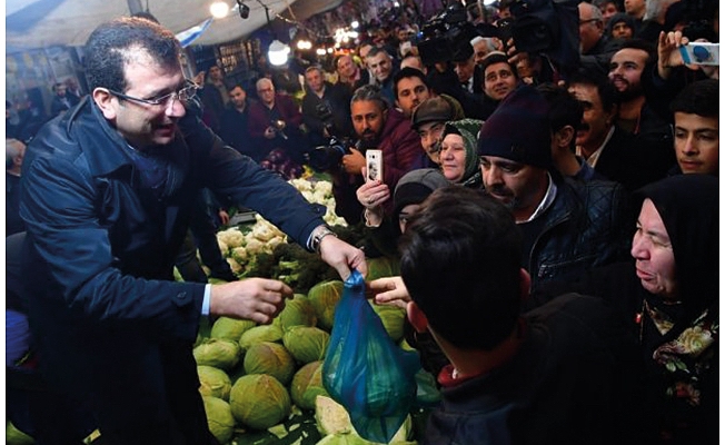 Ekrem İmamoğlu pazar tezgahına çıktı: Gel vatandaş!