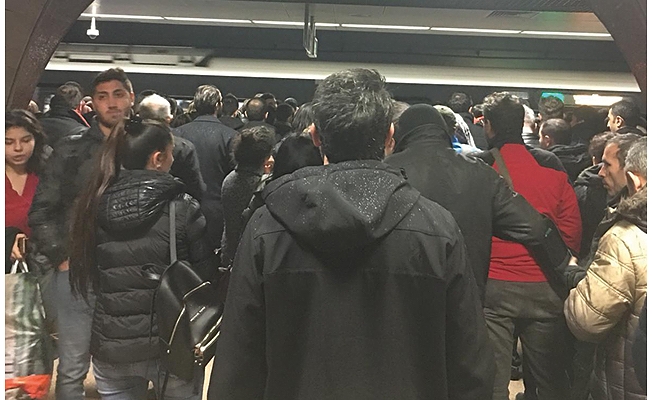 İstanbul'da metro seferleri durdu!