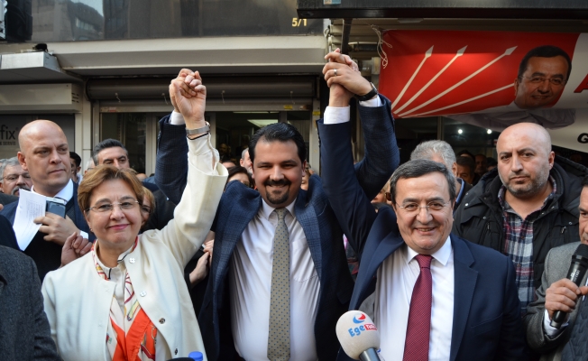 CHP Konak'ta Abdül Batur'a miting gibi karşılama