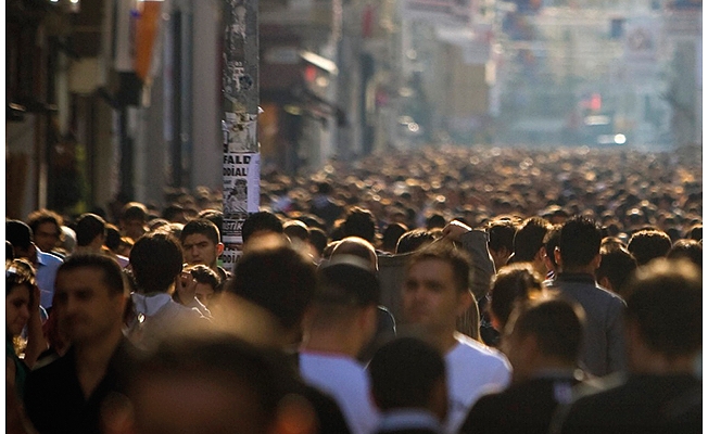 'Gençliğin geleceği çalınıyor; geçmişte birilerinin soruları çalarak yaptığı işi, şimdi iktidar...'