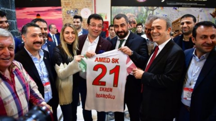 CHP'li İmamoğlu, fuar turunu Rize horonuyla bitirdi