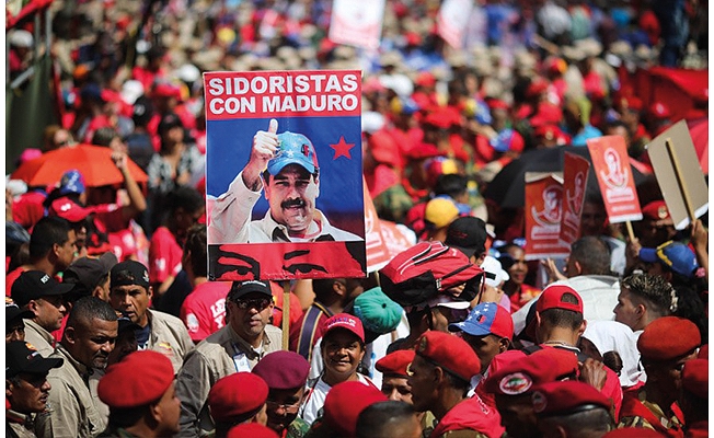 Trump darbe girişiminden vazgeçti, Venezuela'yı işgale hazırlanıyor!