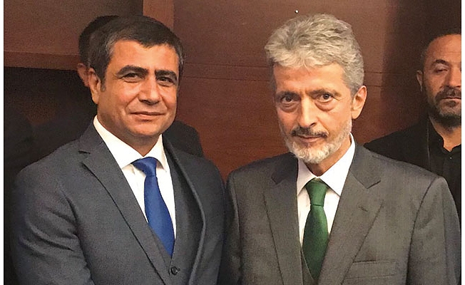 Tasfiye edilen genel müdür, işçilerle vedalaşmaya gidince şok oldu