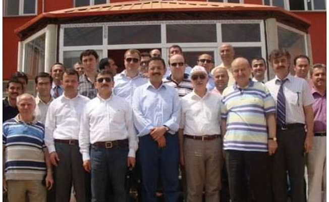 Fotoğraf doğrulandı: Mehmet Özhaseki, FETÖ okulunda gülücükler saçıyor!