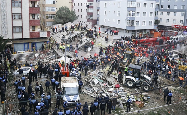 Çöken apartmanın komşusu anlattı: O çocuk da şimdi enkaz altında...