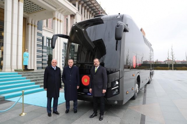 Uçaktan sonra otobüs hediyesi!
