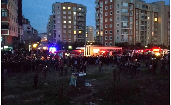 İstanbul'da bir sitenin içine askeri helikopter düştü!