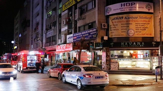 İzmir HDP il binasında yangın!
