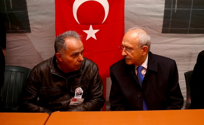 Kılıçdaroğlu şehit ailesini ziyaret etti