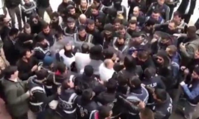 CHP'li Bekaroğlu'ndan 'vekiller dövülüyor' paylaşımı