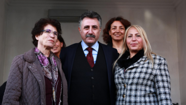 Sandal: Bu kentte kimse yatağa aç girmeyecek