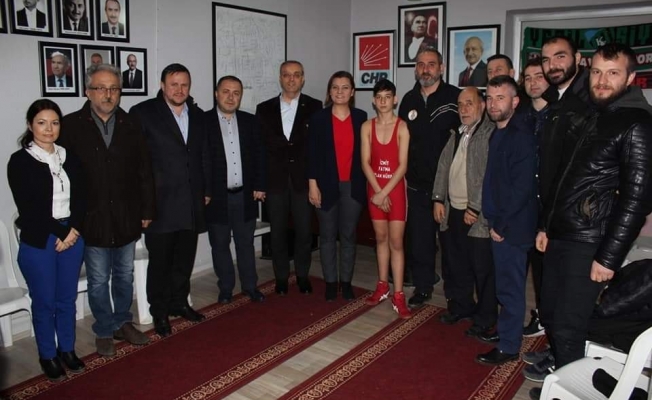 AKP'li belediye 14 yaşındaki güreşçinin sözleşmesini iptal etti!