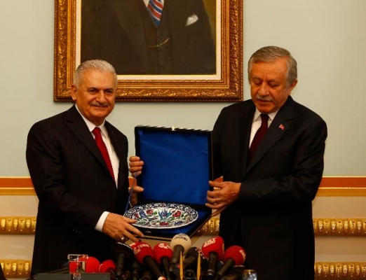 Binali Yıldırım TBMM Başkanlığı görevini devretti
